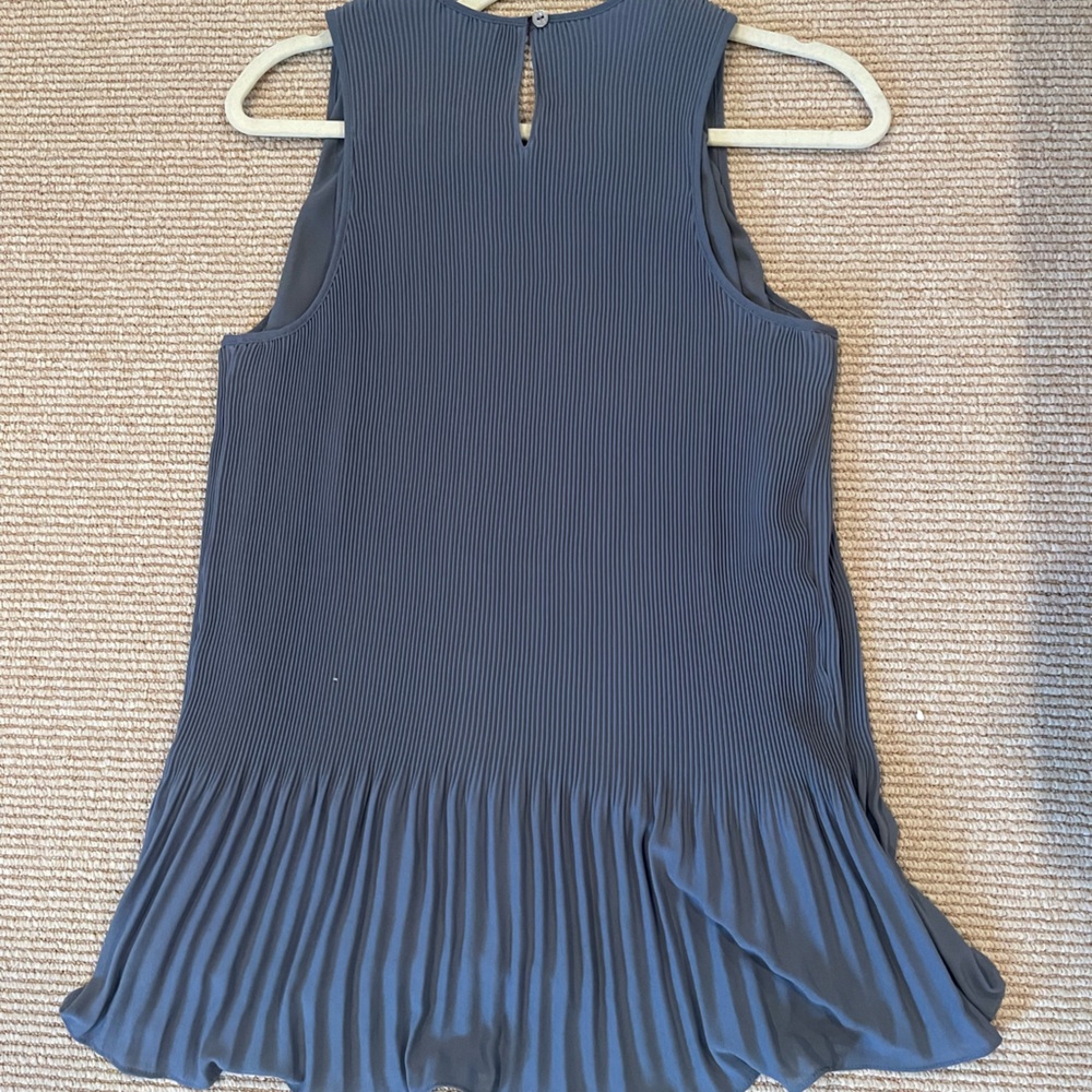 Ellie Kai sleeveless gray crewneck pleated top - Picture 6 of 7